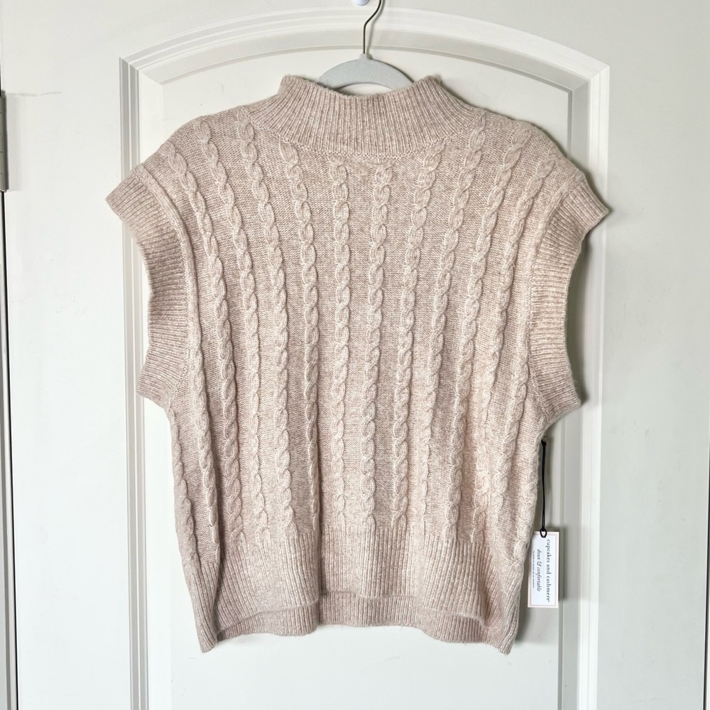 NWT Cupcakes & Cashmere Oversized Cable Knit Sweater Vest Medium Neutral Oatmeal